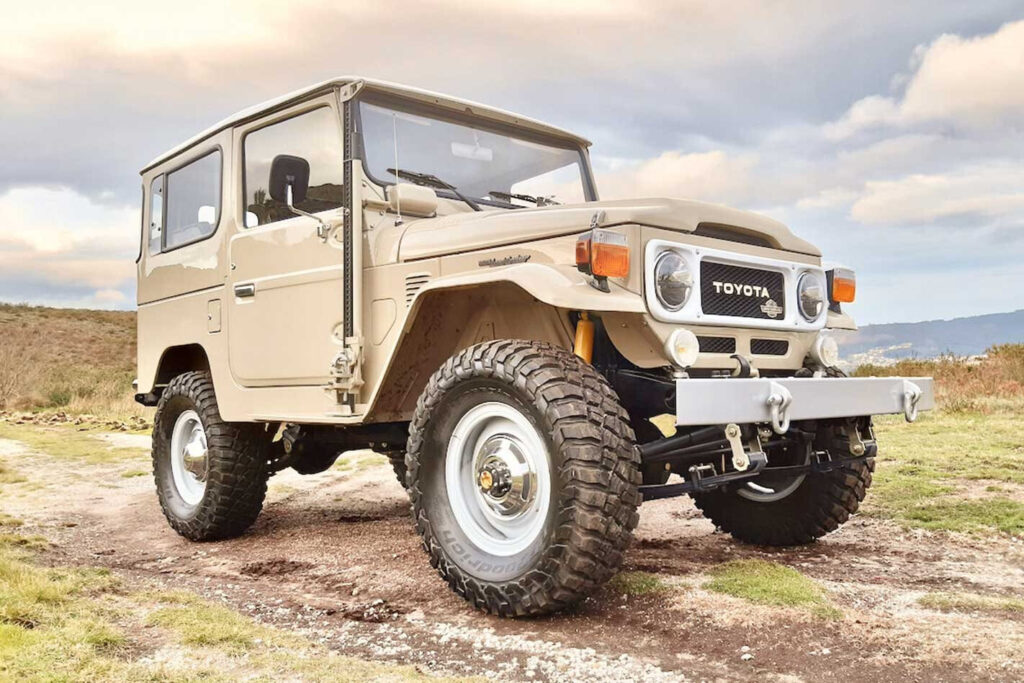 Toyota LandCruiser FJ40 V8 resto-mod Legacy Overland