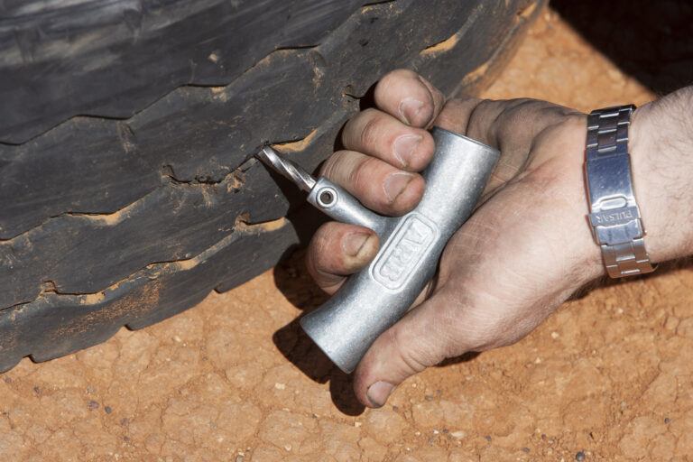 How to plug a 4x4 tyre