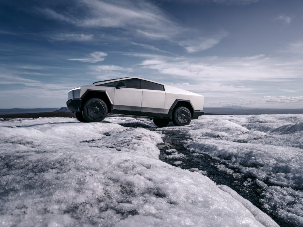 Tesla Cybertruck offroad