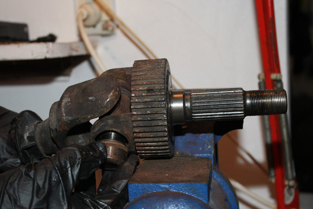 How to: Universal joint replacement