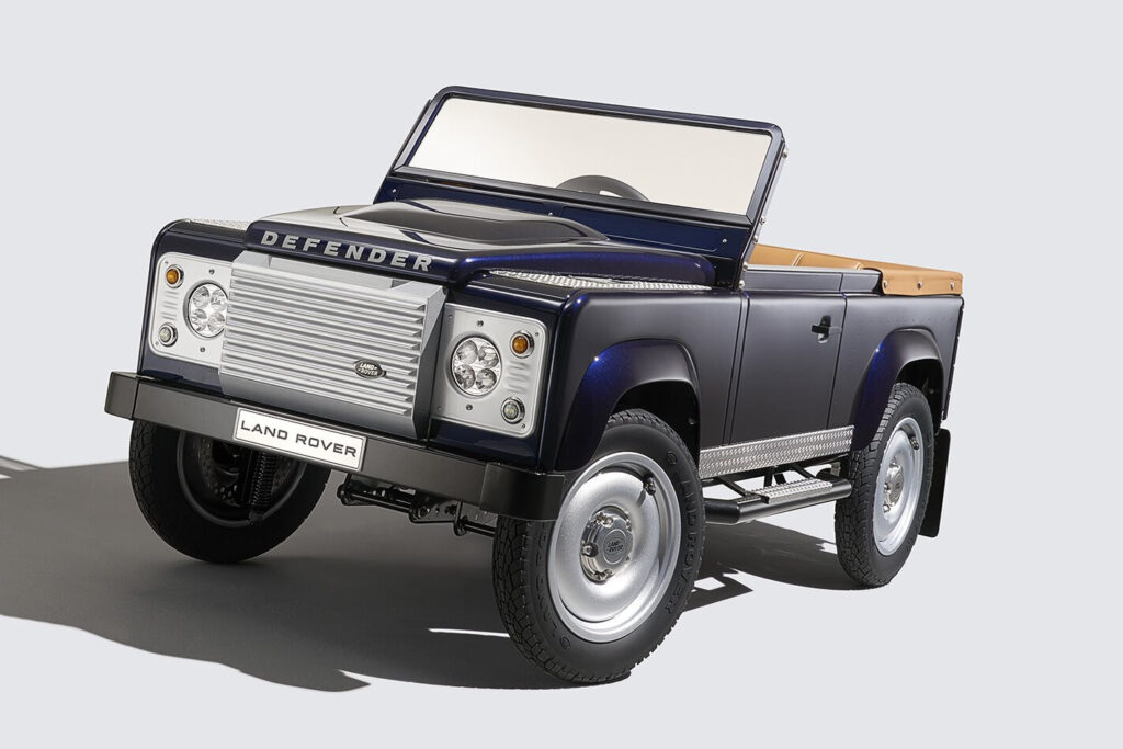 Land Rover shows Defender concept in Frankfurt