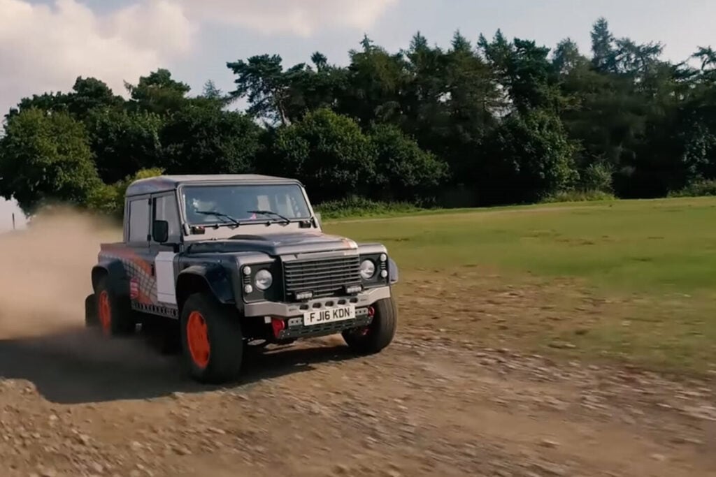 Bowler Land Rover Defender Jaguar V6