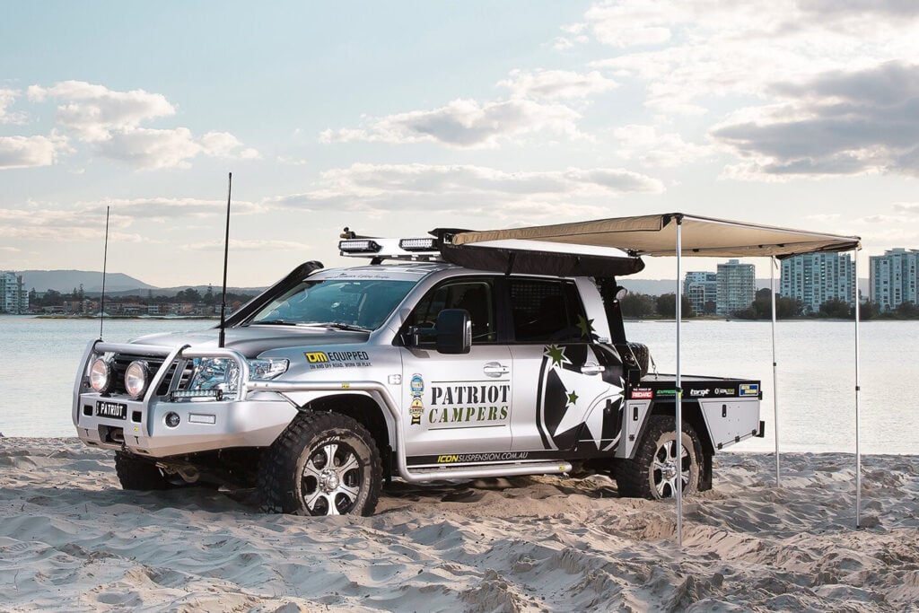 Custom 4x4: Patriot Campers LC200