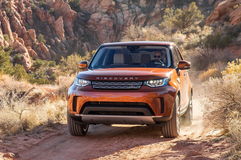 2017 Land Rover Discovery front