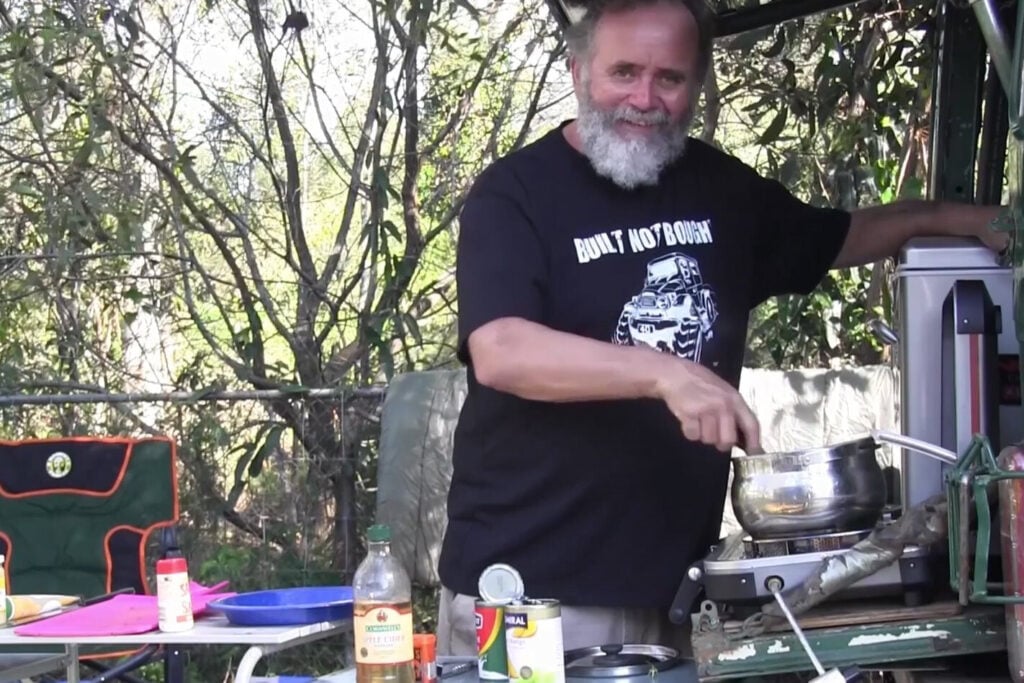 Bush cooking with Roothy: Mango Chicken