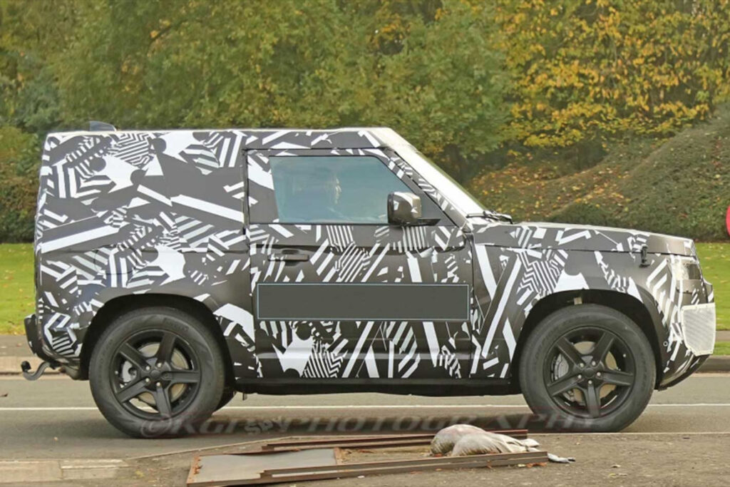 2020 Land Rover Defender SWB spy shots