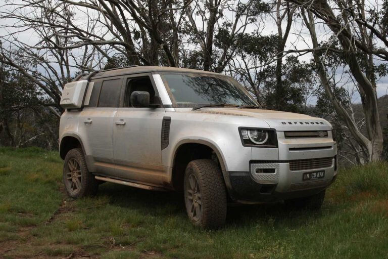 Land Rover Defender P400