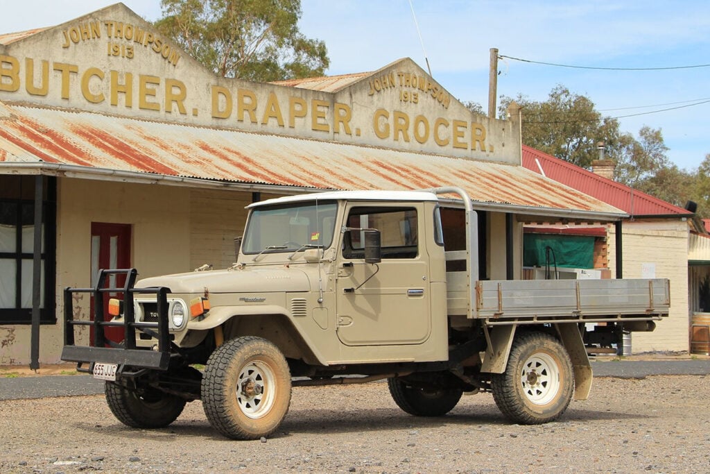 Toyota Land Cruiser FJ45: Classic 4x4