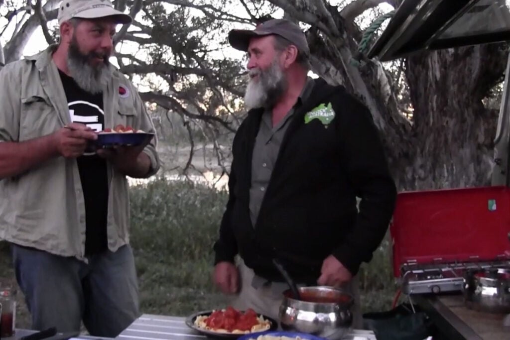 Bush cooking with Roothy: Pasta with meatballs