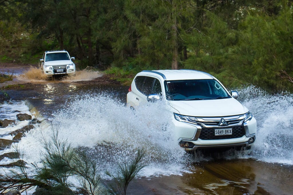 Mitsubishi Pajero vs Mitsubishi Pajero Sport
