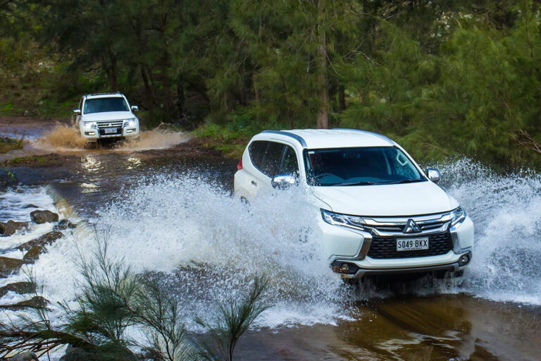 Mitsubishi Pajero vs Mitsubishi Pajero Sport