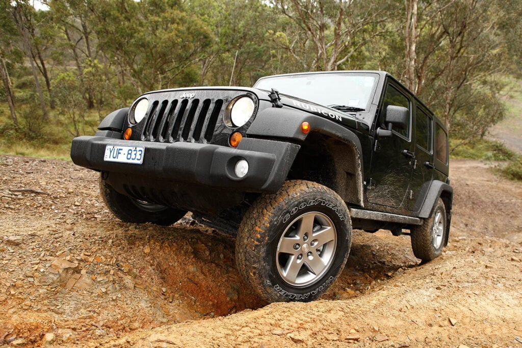 Mitsubishi and FCA issue vehicle recalls