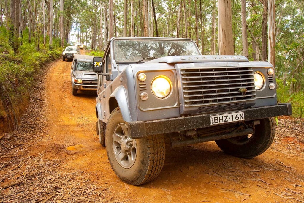 2009 Land Rover Defender vs Nissan Patrol vs Toyota LandCruiser 76 Series vs LC200 4x4 comparison review