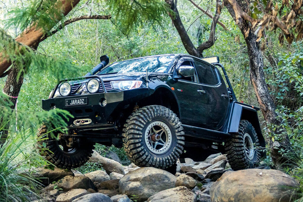 Mitsubishi Triton ML on 37s