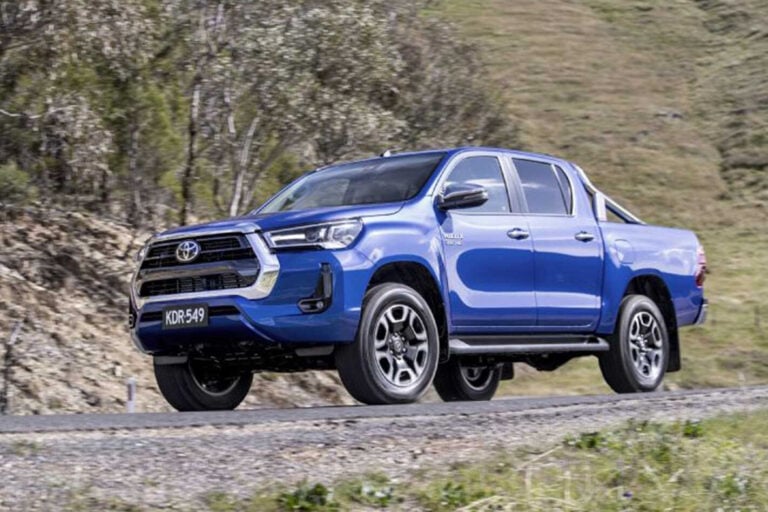 VFACTS November 2020 Hilux