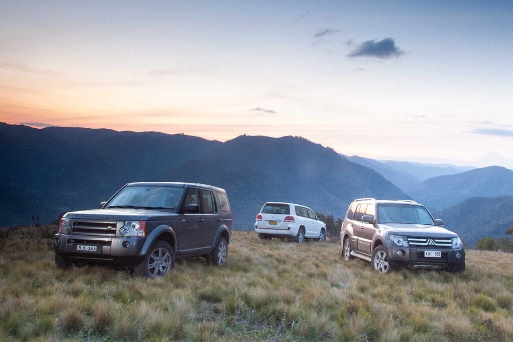 2009 Land Rover Discovery 3 vs Toyota LandCruiser vs Mitsubishi Pajero