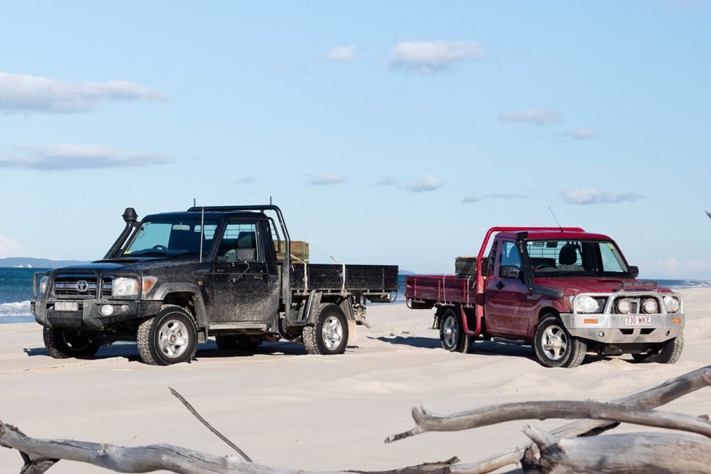 Mahindra Pik-up vs Toyota LandCruiser 79