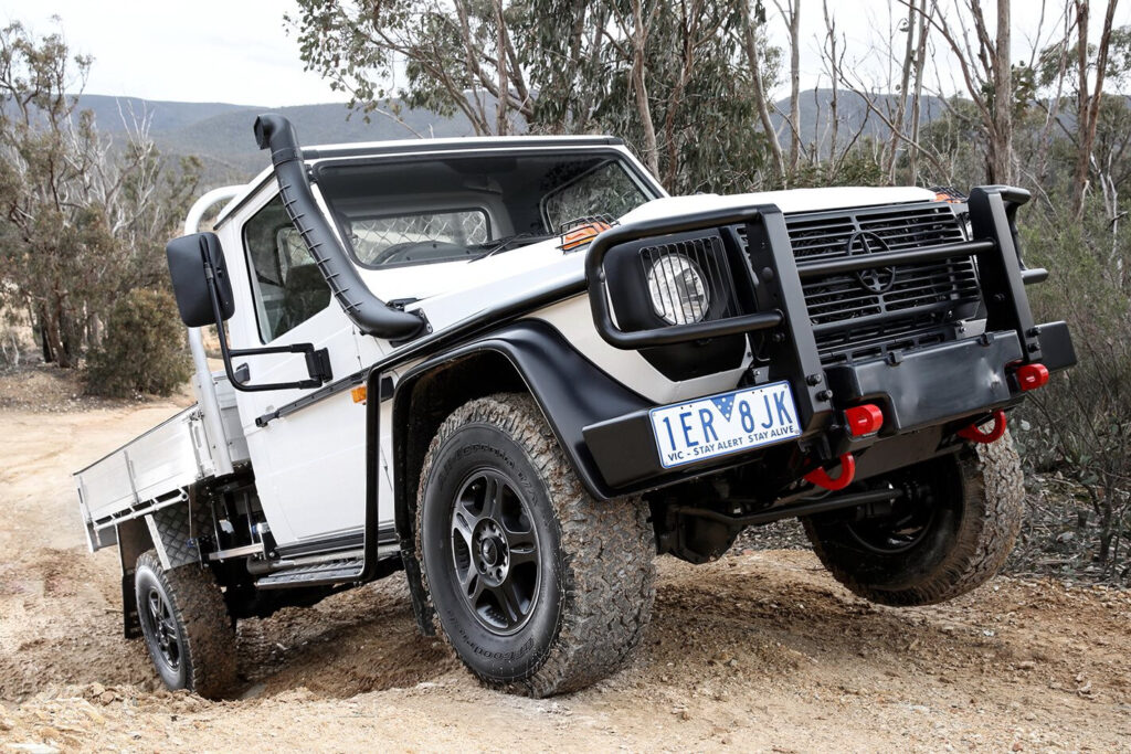 Mercedes-Benz G300 main