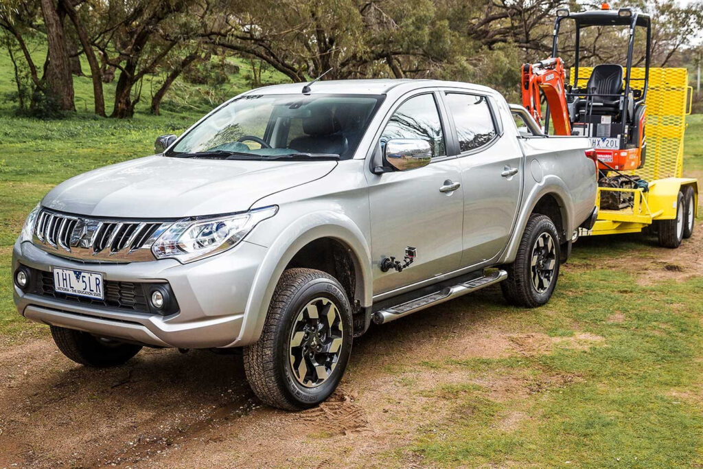 2016 Mitsubishi Triton recalled side-step defect