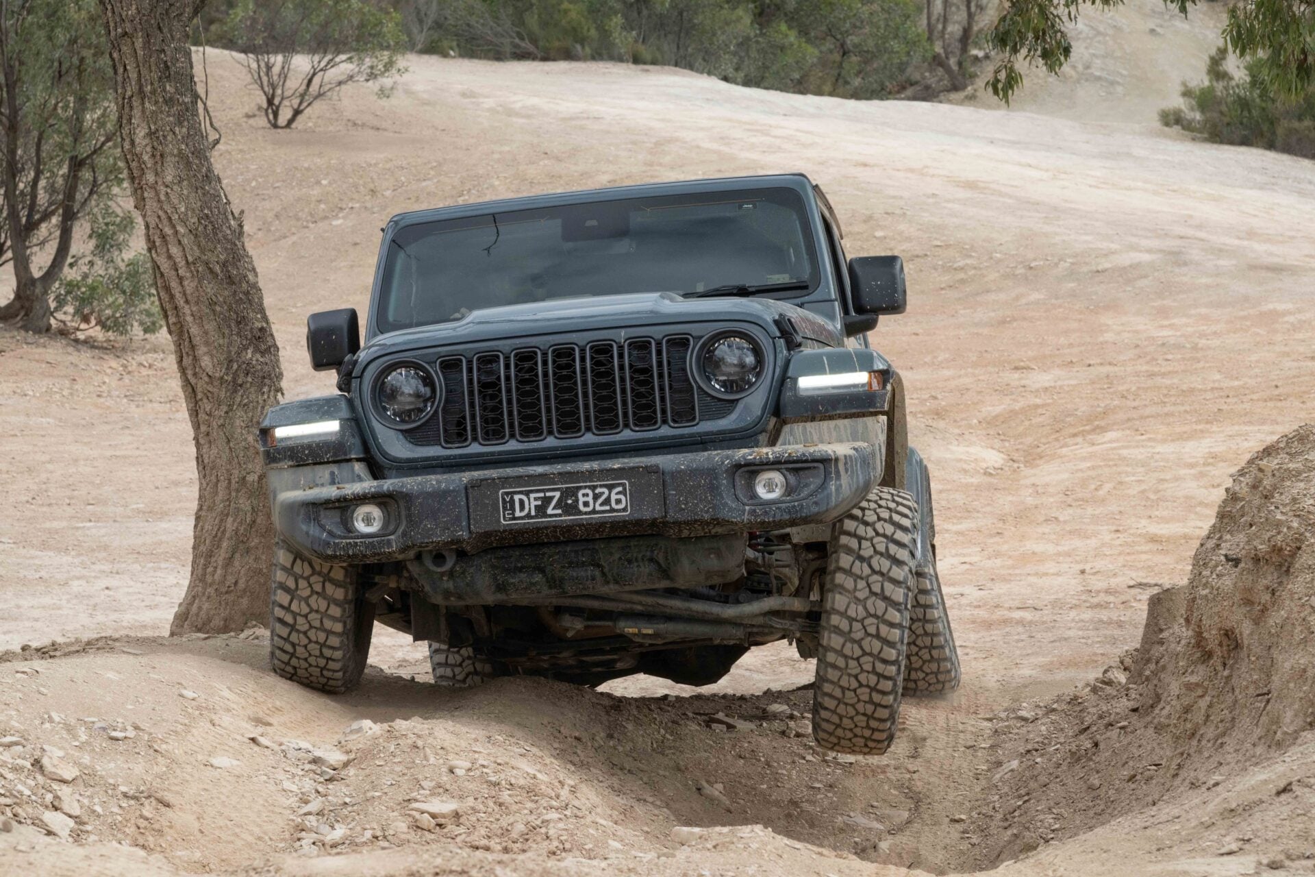 Ford Ranger Raptor vs Jeep Gladiator Rubicon off-road comparison